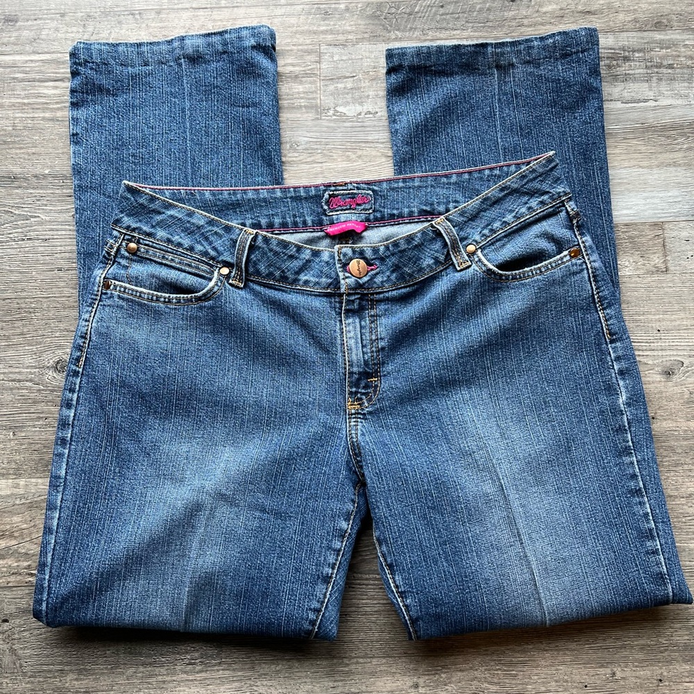 Super Cute Wrangler Jeans - Picture 2 of 6
